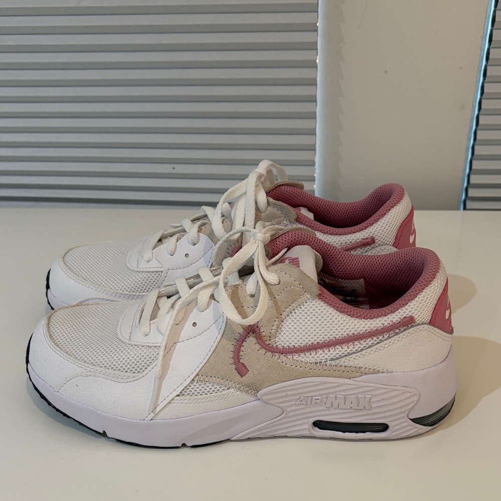 Youth Size 5 Nike Air Max